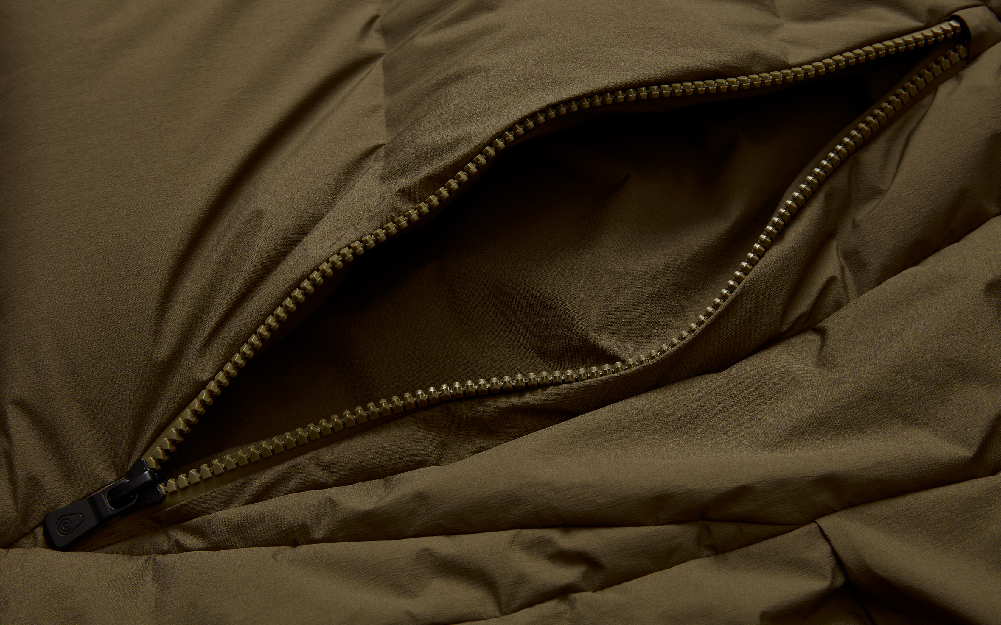 W RACE EDITION DOWN COAT