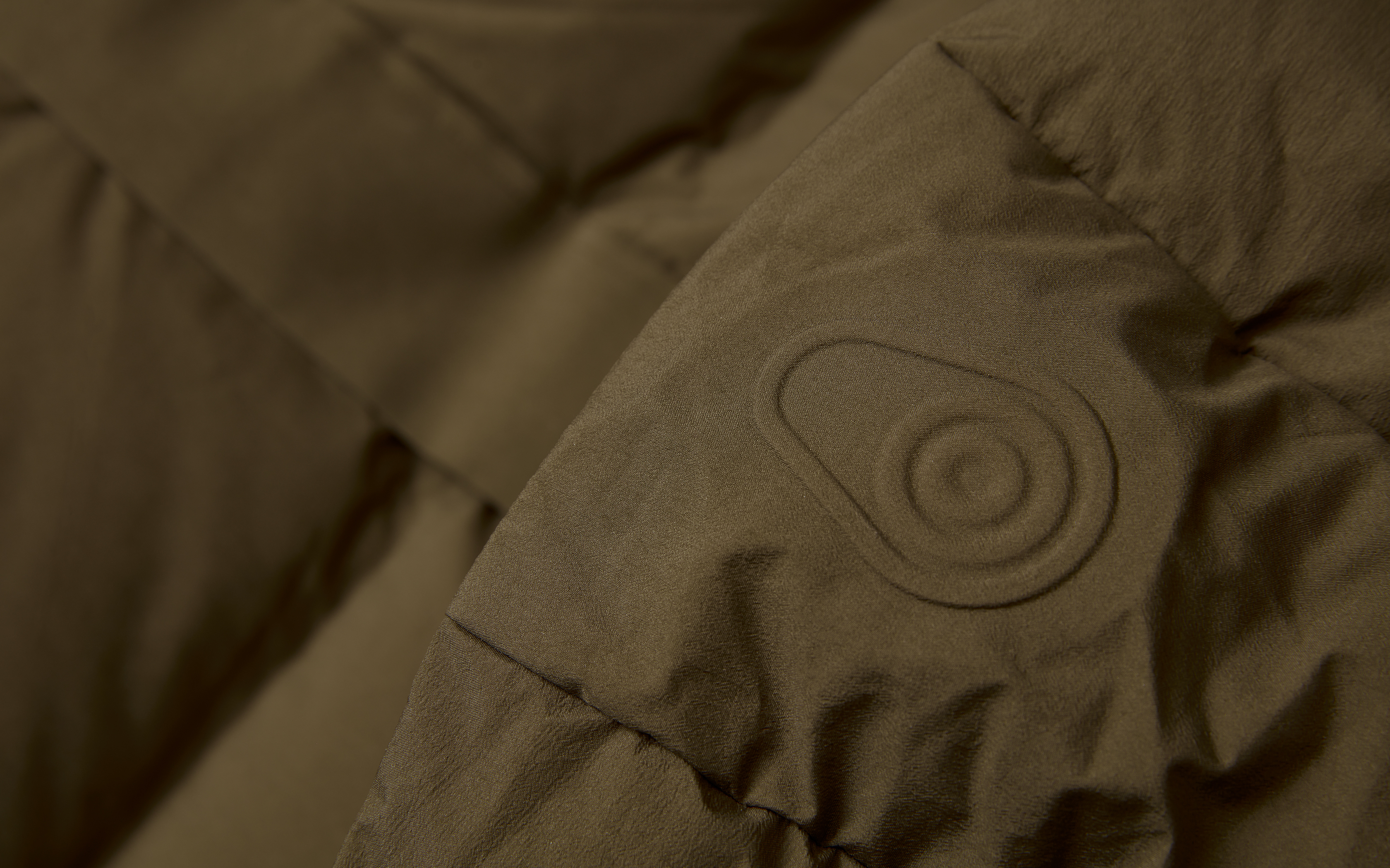 W RACE EDITION DOWN COAT