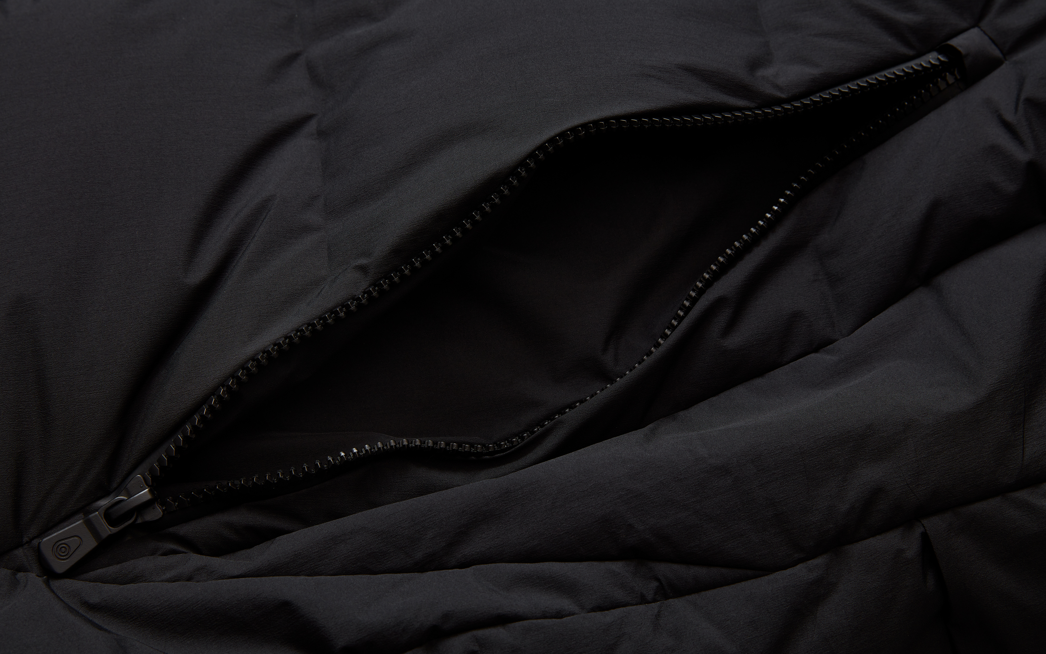 W RACE EDITION DOWN COAT