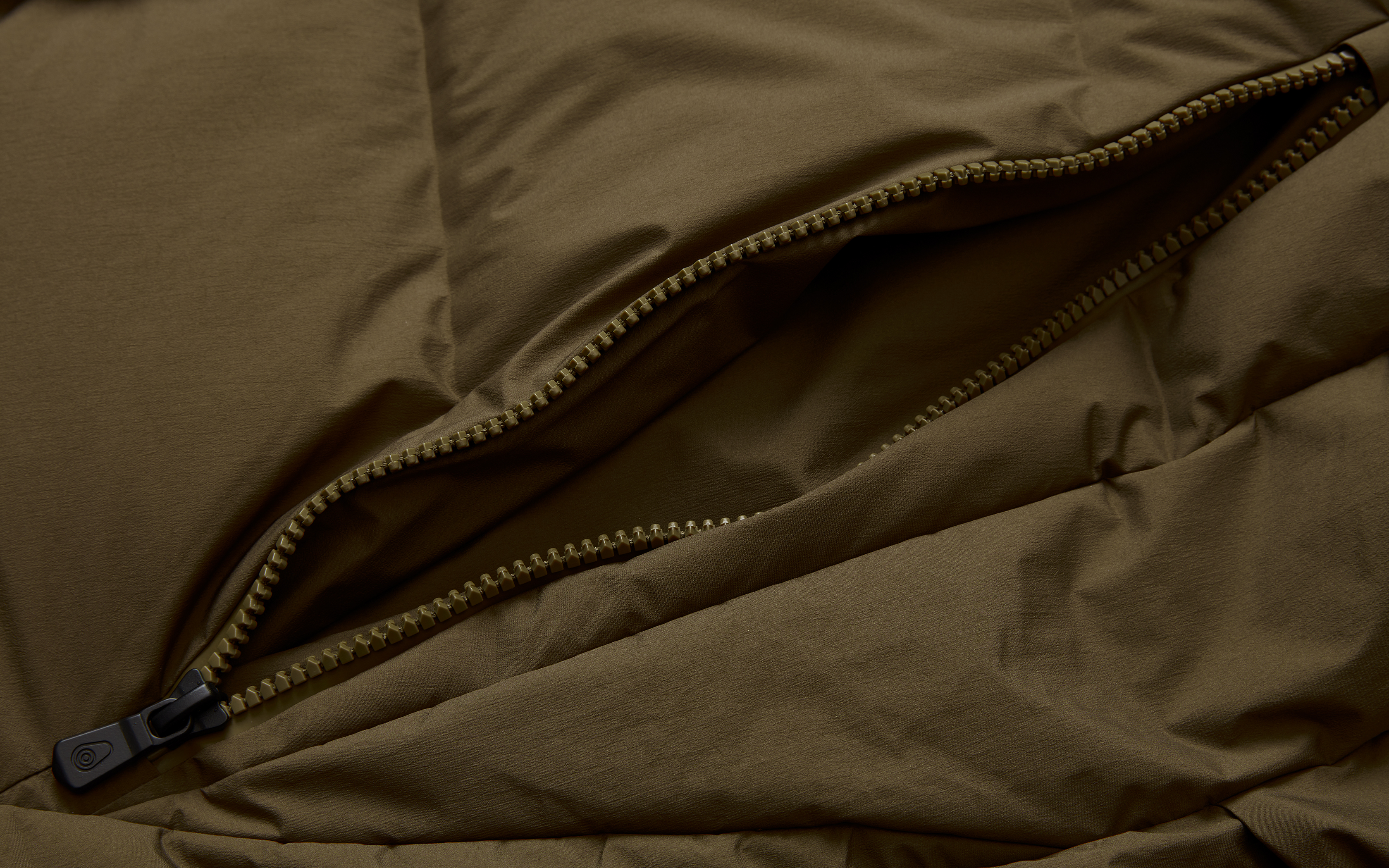 W RACE EDITION DOWN PARKA